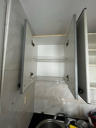 Muebles de cocina blanco-gris y negro