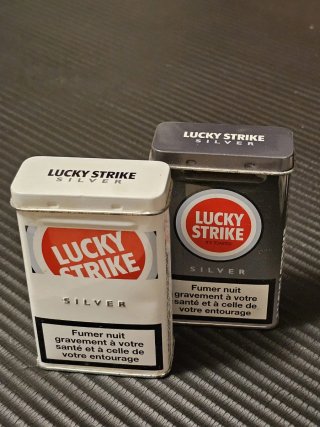 Lotto scatole e pacchetti vuoti Lucky Strike