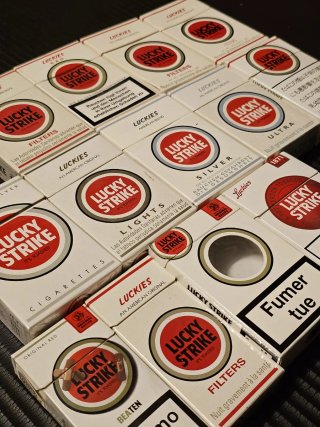 Lotto scatole e pacchetti vuoti Lucky Strike