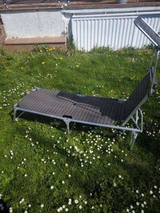 Tumbona plegable con parasol