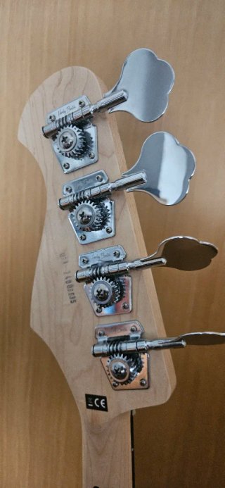 Bajo Eléctrico Harley Benton JB imitando Fender