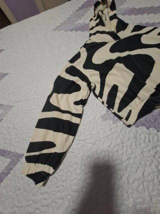 Sudadera con capucha estampada