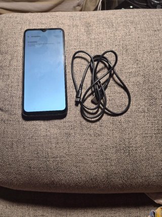 Realme C30 32GB - Como Nuevo + Cable