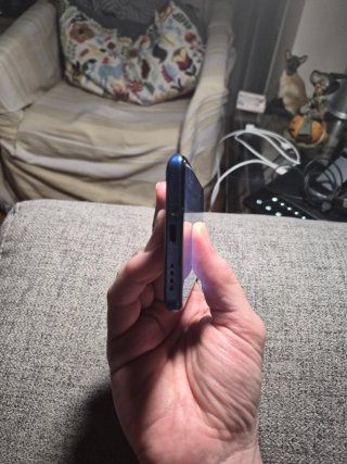 Realme C30 32GB - Como Nuevo + Cable