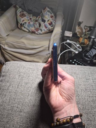 Realme C30 32GB - Como Nuevo + Cable