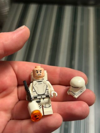 Minifigura LEGO Flametrooper de la Primera Orden