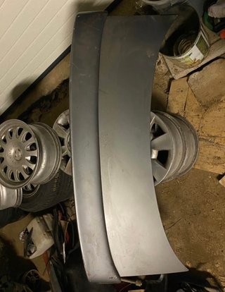 Maletero Portón BMW E36 Berlina con Alerón