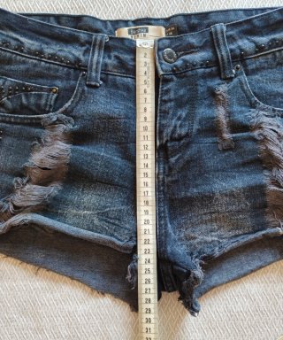 Shorts vaqueros Bershka negros rotos brillos
