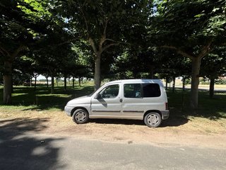 Berlingo 1.9D 5 plazas ideal trabajo o camper