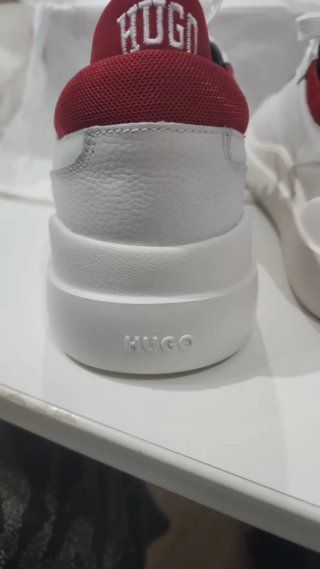 Zapatillas Hugo Blancas y Rojas