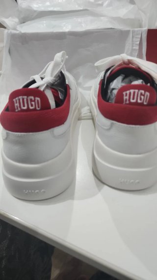 Zapatillas Hugo Blancas y Rojas