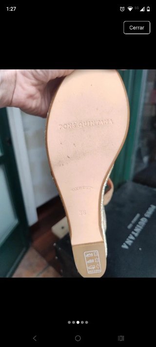 Sandalias de piel y cuña camel, firma de lujo