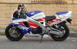 Honda CBR 900RR SC28