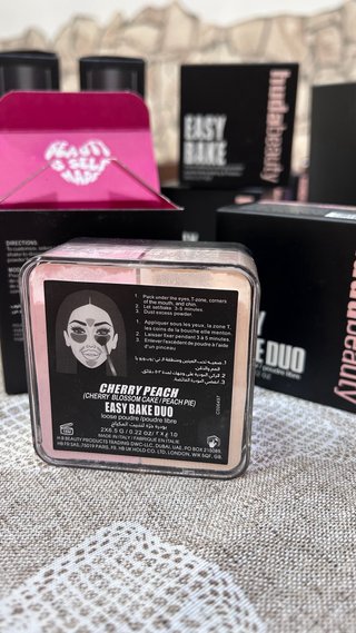 Huda Beauty Cipria Easy Bake Duo Cherry peach