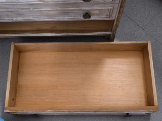 Cajonera vintage pintada a mano