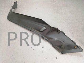 Chapa Bajo asiento Dch. Yamaha X-Max (1B9-F7423-00)
