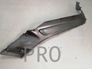 Chapa Bajo Asiento Izq. Yamaha X-Max (1B9-F7413-00)