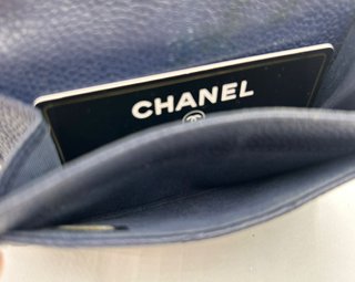 Tarjetero Chanel Boy Azul y Dorado