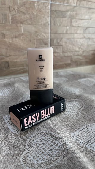 Huda Beauty Easy Blur Fondotinta Vanilla 120B