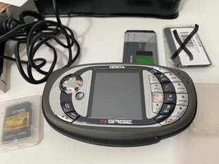 Console e telefono Nokia N-Gage QD