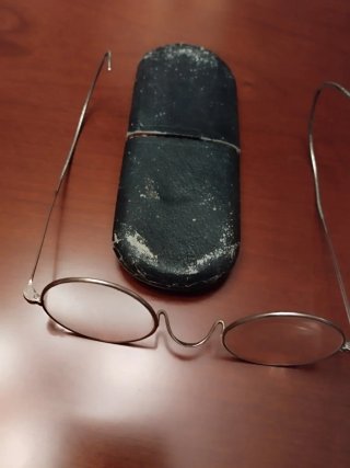 Gafas antiguas con estuche