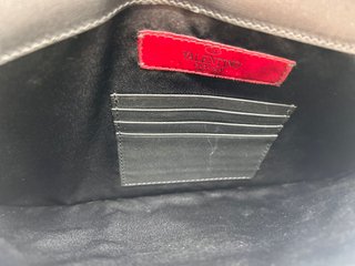 Clutch Valentino Garavani Negro Tachuelas