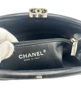 Bolso de mano Chanel Timeless Negro