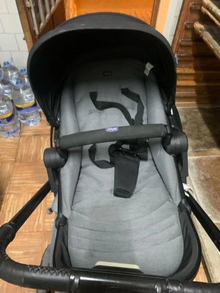 Carrito de bebé Chicco gris