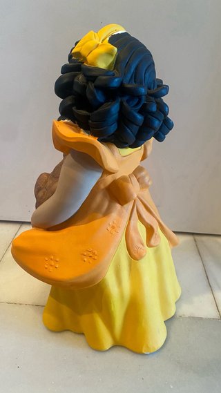 Figura niña con perro