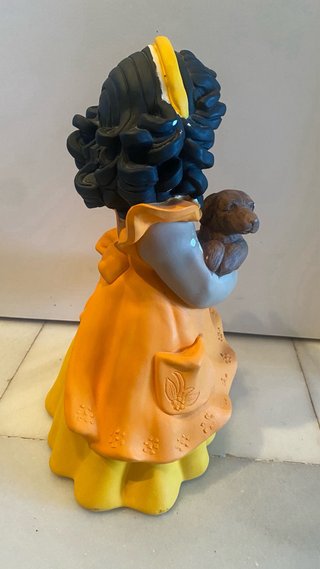 Figura niña con perro
