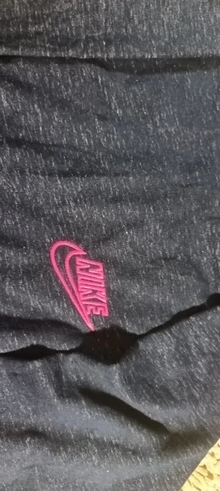 Sudadera Nike azul con logo rosa