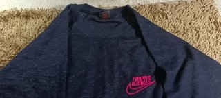 Sudadera Nike azul con logo rosa