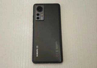 Móvil Negro y Multicolor Xiaomi 12