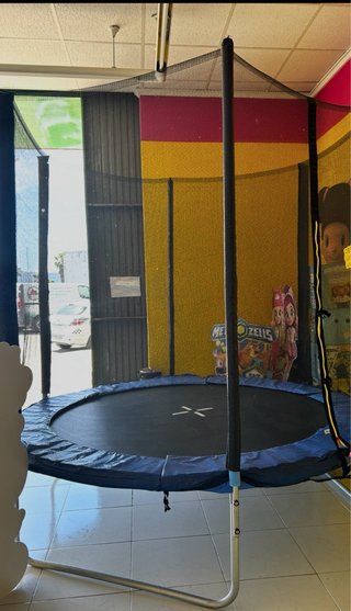 Cama elástica infantil con red de seguridad