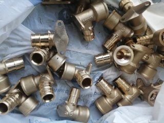 Codo latón fontanería