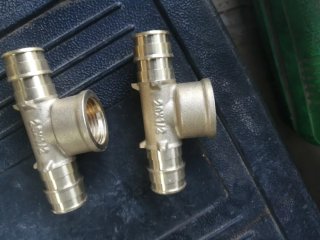 Codo latón fontanería