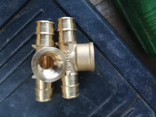Codo latón fontanería