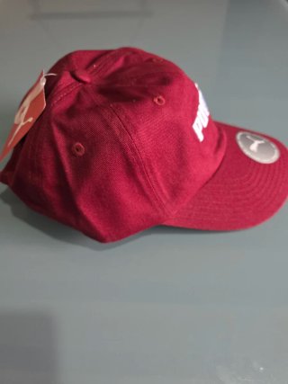 Gorra Puma Rojo burdeo logo bordado blanco