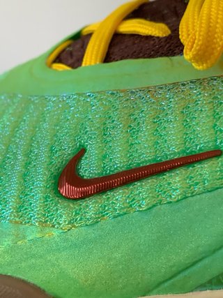 Nike Phantom 6 x Travis Scott Dorado/Verde