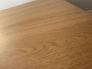 Mesa de centro madera y base verde