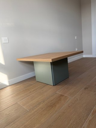 Mesa de centro madera y base verde