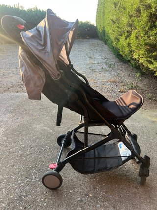 Silla de paseo Yuko ligera y compacta