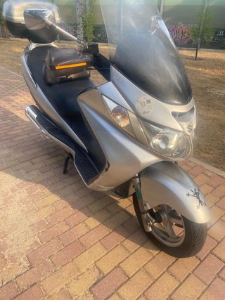Suzuki Burgman 400