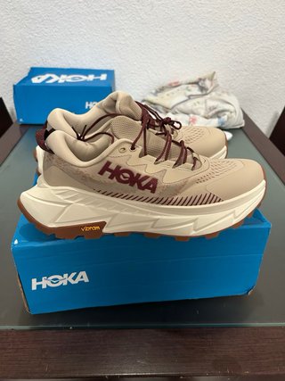 Hoka Beige/Rojo