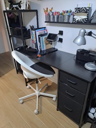 estantería IKEA FJÄLLBO y escritorio