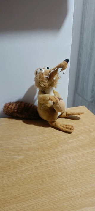 Peluche Scrat Ardilla Ice Age con Bellota