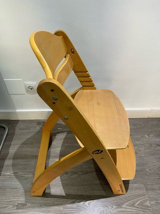 Trona de madera regulable
