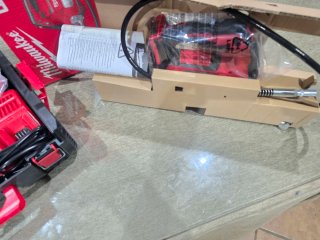 MILWAUKEE BATERIA- PISTOLA ENGRASE+ RADIAL!!NUEVOO