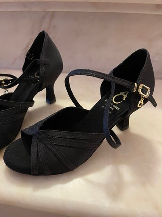Zapatos de baile negros con tiras