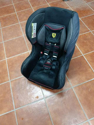 Silla de coche Ferrari No tiene isofix